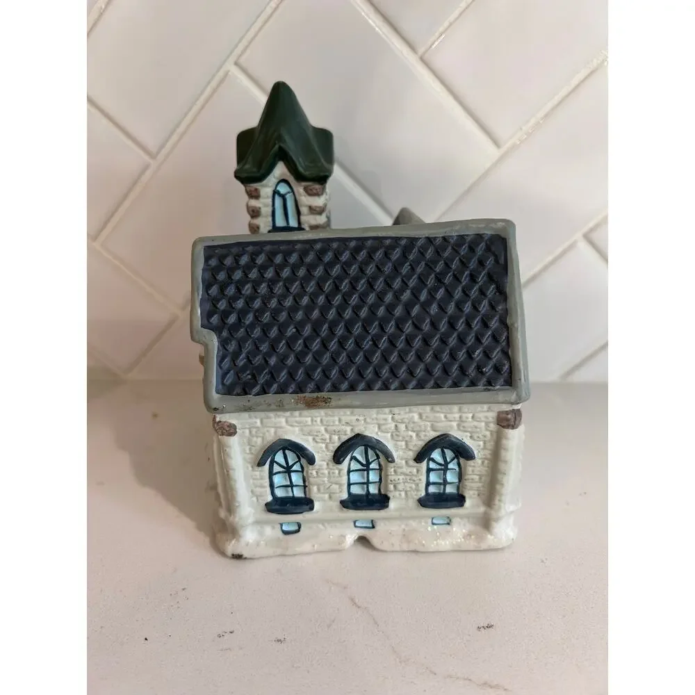 VTG 2001 Cobblestone Corners Hope Community Church Christmas Village Figurine
